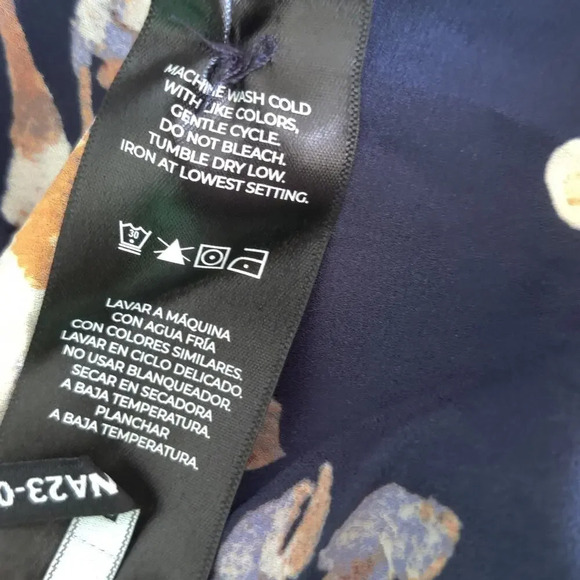 Well Worn Navy Floral Blouse Sz 3X Button Up Long Sleeve V-Neck Sheer Boho - Picture 6 of 7